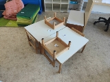 Deux petites tables
